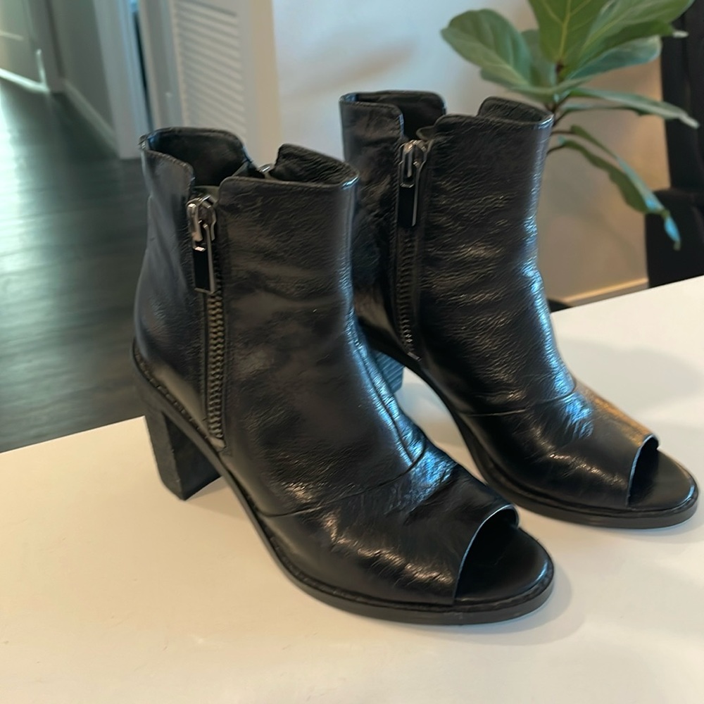 Kenneth Cole leather boots